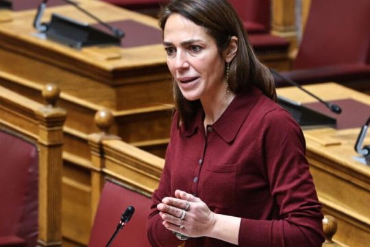 Μιχαηλίδου για Λαζαρίδη: «Θα ήθελα ο συνάδελφός μου να έχει καλύτερο πτυχίο»